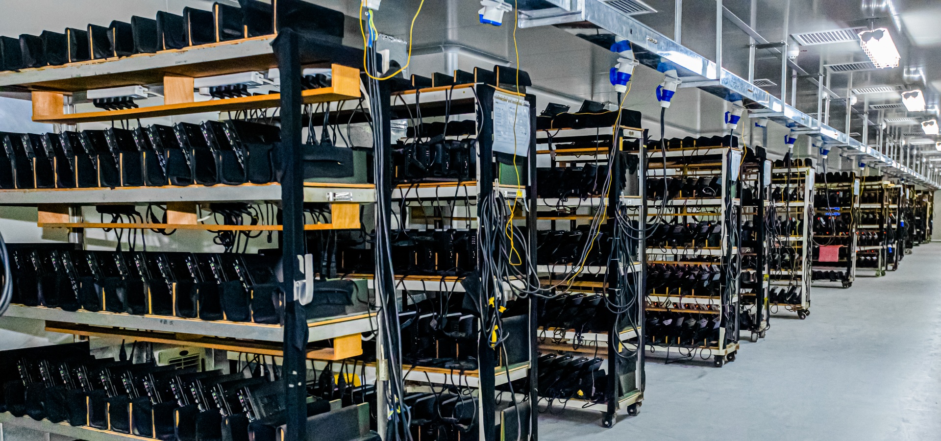 Notre production intelligente comprend des supports de puce à grande vitesse SMT et des lignes de mo